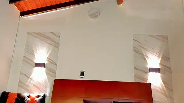 Charlotte-Smit online show from November 11, 6:47 pm