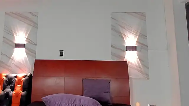 Charlotte-Smit online show from November 6, 6:23 pm