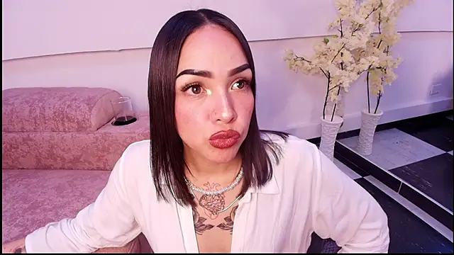 Snapshot of Candy_dim chatting on December 15, 4:29 am Candy dim online show from December 15, 4:29 am