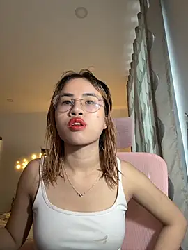 Snapshot of EllieYoon chatting on November 30, 9:10 am EllieYoon online show from November 30, 9:10 am