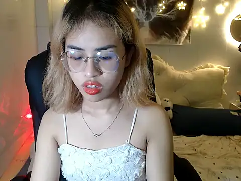 Snapshot of EllieYoon chatting on October 11, 3:13 pm EllieYoon online show from October 11, 3:13 pm