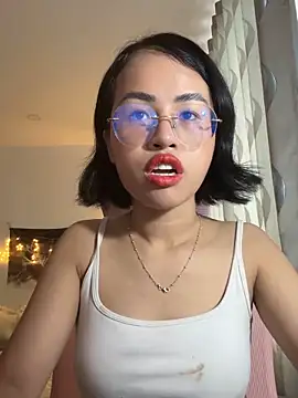 EllieYoon online show from December 19, 7:00 am