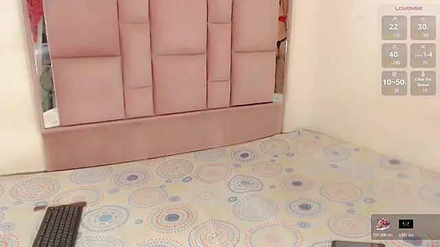 roxanawillts online show from November 8, 6:00 pm