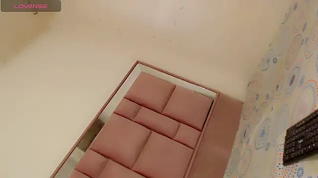 roxanawillts online show from November 15, 8:46 pm