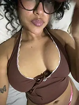 miiabrown18 online show from May 24, 1:27 am