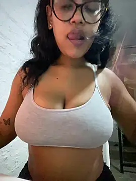 miiabrown18 online show from April 12, 6:38 am