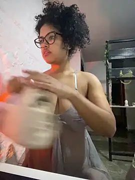 miiabrown18 online show from May 3, 7:13 am