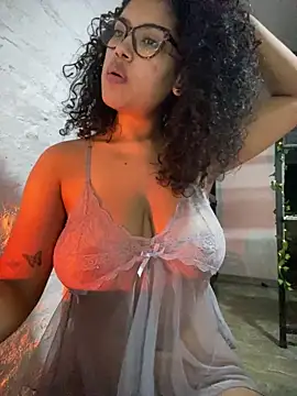 miiabrown18 online show from May 5, 10:07 am