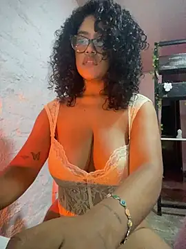 miiabrown18 online show from May 29, 1:44 am