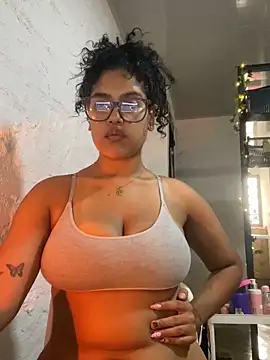 miiabrown18 online show from March 28, 8:10 pm