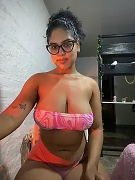 miiabrown18 online show from June 3, 7:31 am