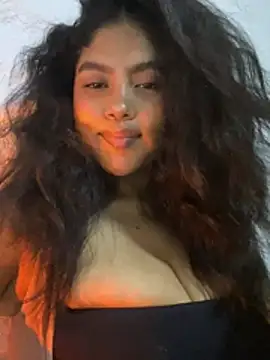 Snapshot of miiabrown18 chatting on June 25, 1:47 am miiabrown18 online show from June 25, 1:47 am