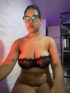 miiabrown18 online show from May 9, 11:13 am