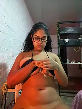 Snapshot of miiabrown18 chatting on June 11, 9:06 am miiabrown18 online show from June 11, 9:06 am