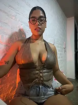 miiabrown18 online show from April 18, 2:25 am