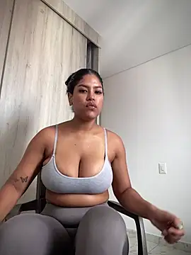 Snapshot of miiabrown18 chatting on October 22, 3:33 pm miiabrown18 online show from October 22, 3:33 pm