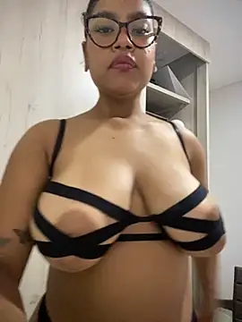 miiabrown18 online show from October 5, 9:16 pm