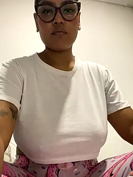 miiabrown18 online show from October 15, 1:48 am