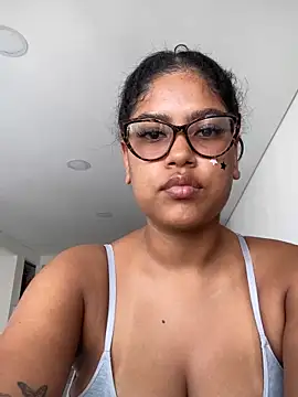 Snapshot of miiabrown18 chatting on November 9, 7:18 pm miiabrown18 online show from November 9, 7:18 pm