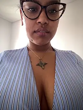 Snapshot of miiabrown18 chatting on November 21, 3:33 pm miiabrown18 online show from November 21, 3:33 pm