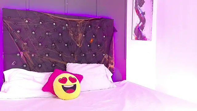 Kataaleya  12 online show from November 4, 11:58 am