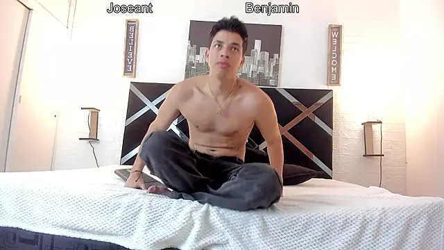 Snapshot of iammariano chatting on February 18, 4:43 am iammariano online show from February 18, 4:43 am