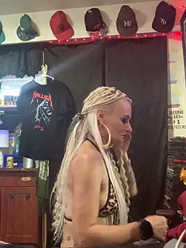 blondebarbiebae online show from September 24, 9:43 pm