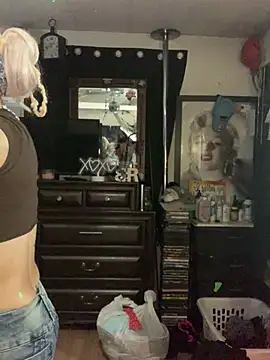 blondebarbiebae online show from April 12, 2:37 am