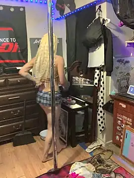blondebarbiebae online show from September 30, 8:26 pm