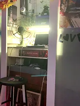 blondebarbiebae online show from April 24, 8:00 pm