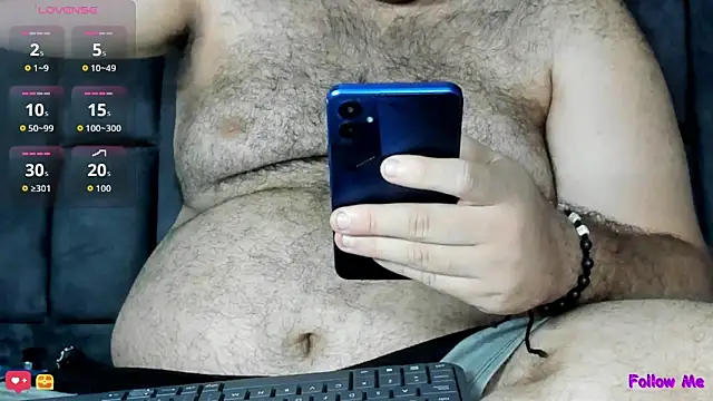 big bearr online show from April 5, 4:02 pm