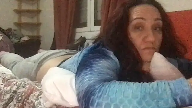 Snapshot of paula19800 chatting on December 2, 10:33 pm paula19800 online show from December 2, 10:33 pm