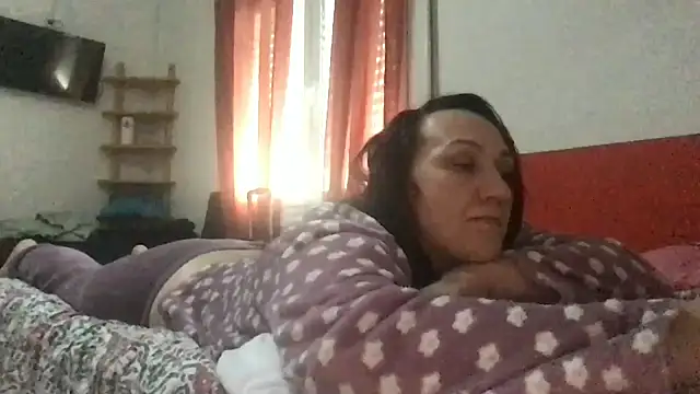 Snapshot of paula19800 chatting on November 28, 1:44 pm paula19800 online show from November 28, 1:44 pm