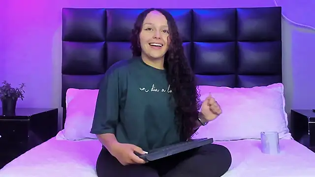 Snapshot of CamilaGomez149 chatting on October 1, 1:04 pm CamilaGomez149 online show from October 1, 1:04 pm