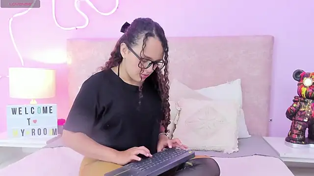 Snapshot of CamilaGomez149 chatting on September 25, 3:56 am CamilaGomez149 online show from September 25, 3:56 am