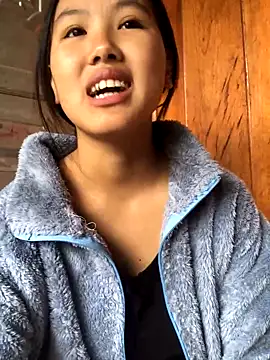 Snapshot of Mai_lovely chatting on October 28, 1:50 am Mai lovely online show from October 28, 1:50 am