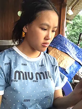 Snapshot of Mai_lovely chatting on October 12, 2:02 am Mai lovely online show from October 12, 2:02 am