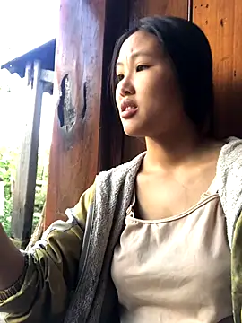 Snapshot of Mai_lovely chatting on October 18, 1:51 am Mai lovely online show from October 18, 1:51 am