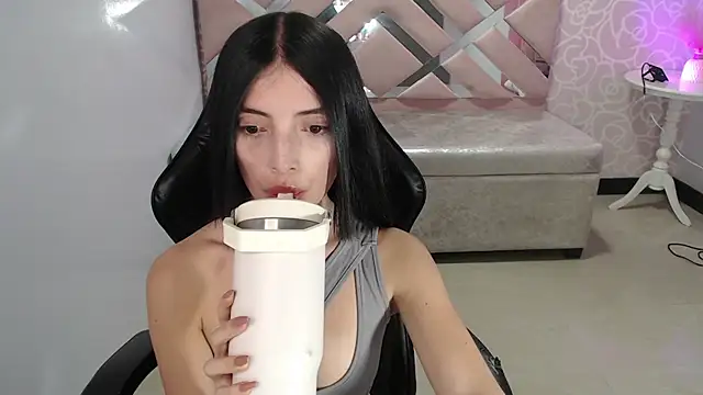 cynthia ch online show from October 3, 10:11 pm