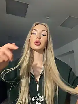 MaryDavies online show from April 4, 11:39 am