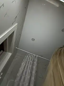 MaryDavies online show from April 6, 9:05 pm