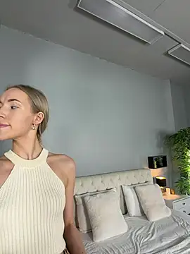 MaryDavies online show from March 22, 7:32 am