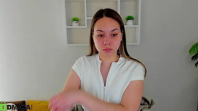 Al1ice Moures online show from October 13, 9:33 am