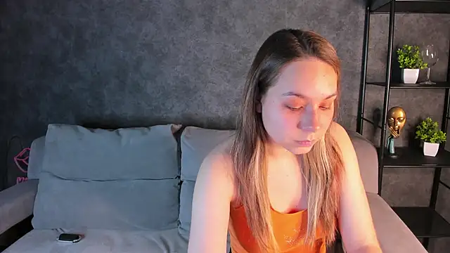 Al1ice Moures online show from October 15, 9:50 am