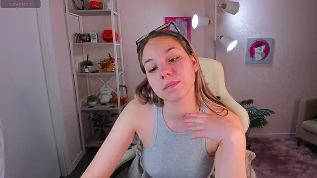 Al1ice Moures online show from December 3, 1:17 am