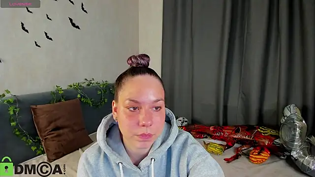 Al1ice Moures online show from October 30, 1:15 am