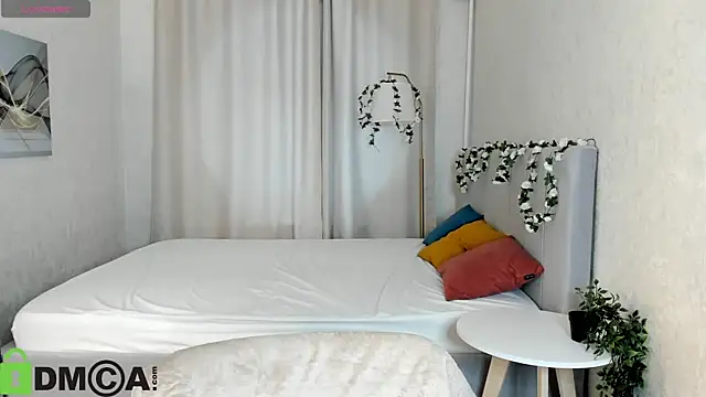 Al1ice Moures online show from February 6, 9:38 am