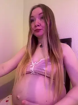 Amalie Smith online show from May 14, 7:27 am