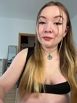 Amalie Smith online show from June 16, 11:54 am