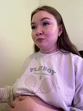 Amalie Smith online show from June 29, 7:59 am